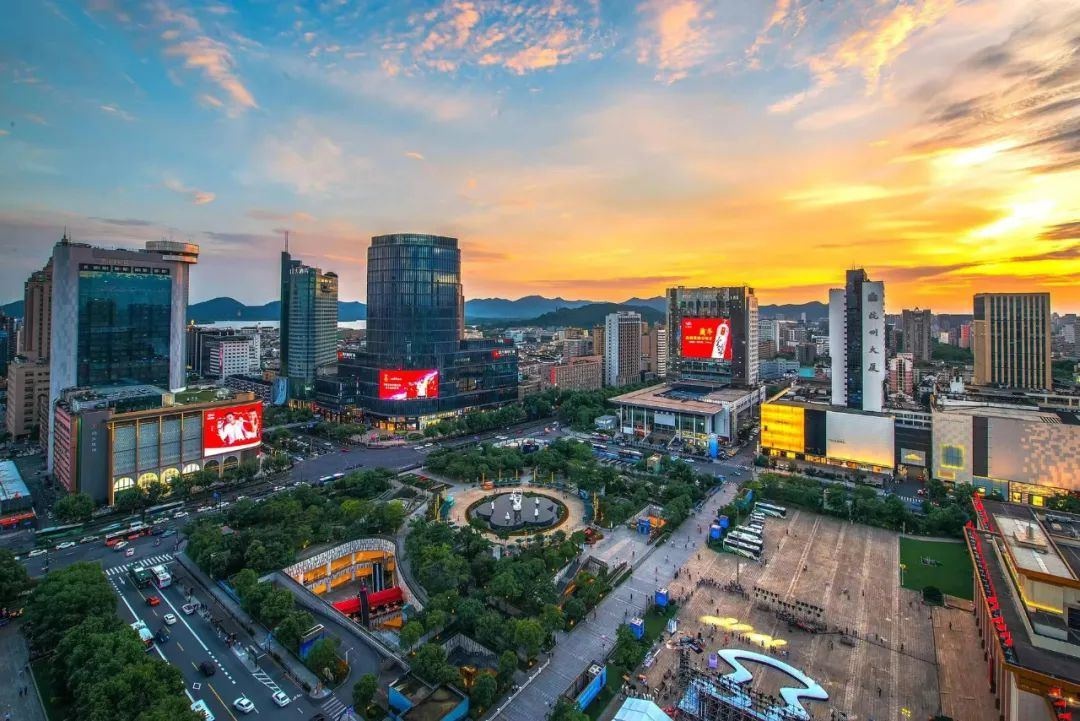 武林商圈再创辉煌！2024年客流破1.3亿，消费额达169.1亿元，恒隆广场即将震撼登场  第2张