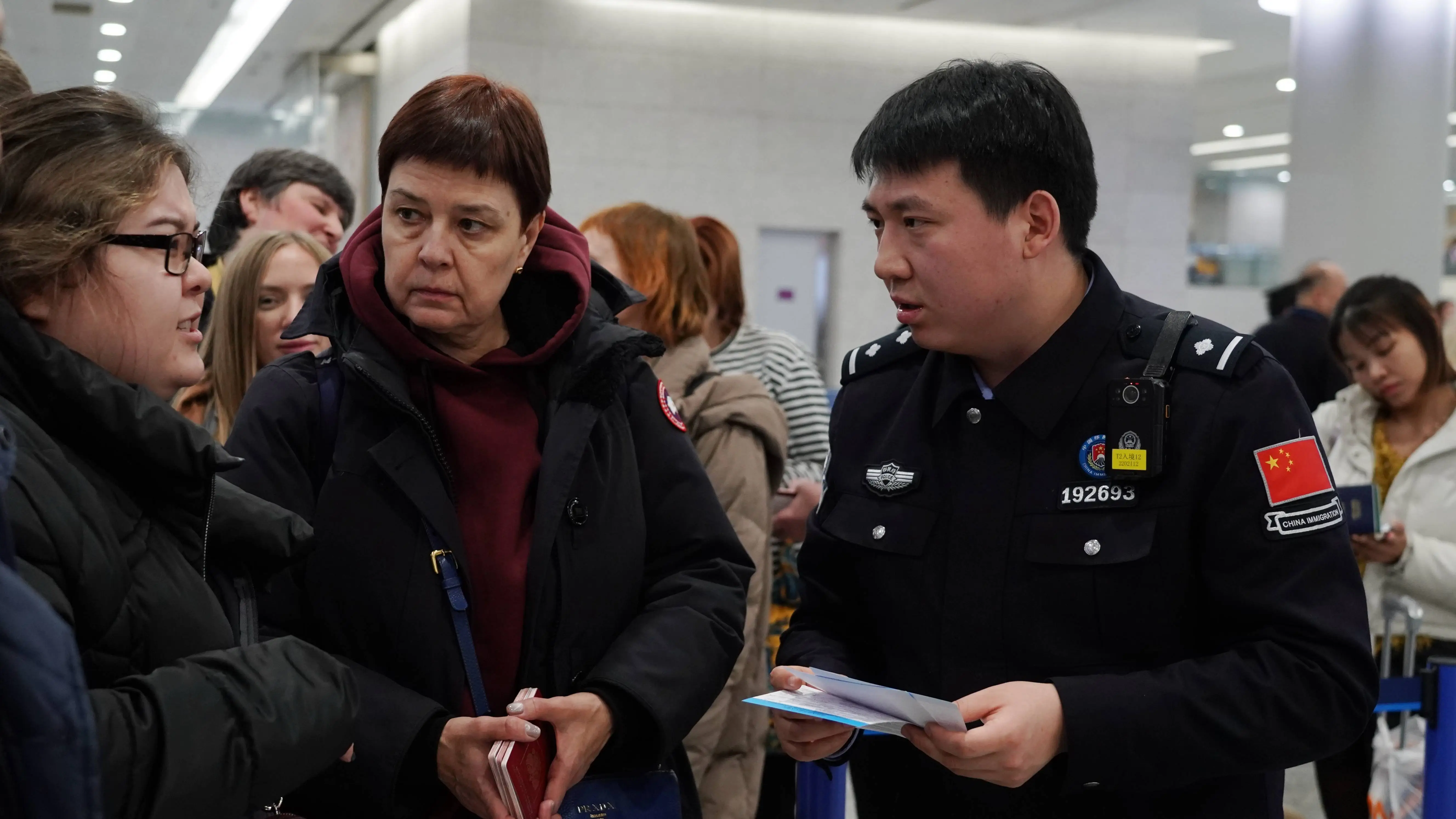 上海机场边检站创纪录！出入境人员突破3000万，外籍游客增长110%，中国旅游成全球热点  第2张