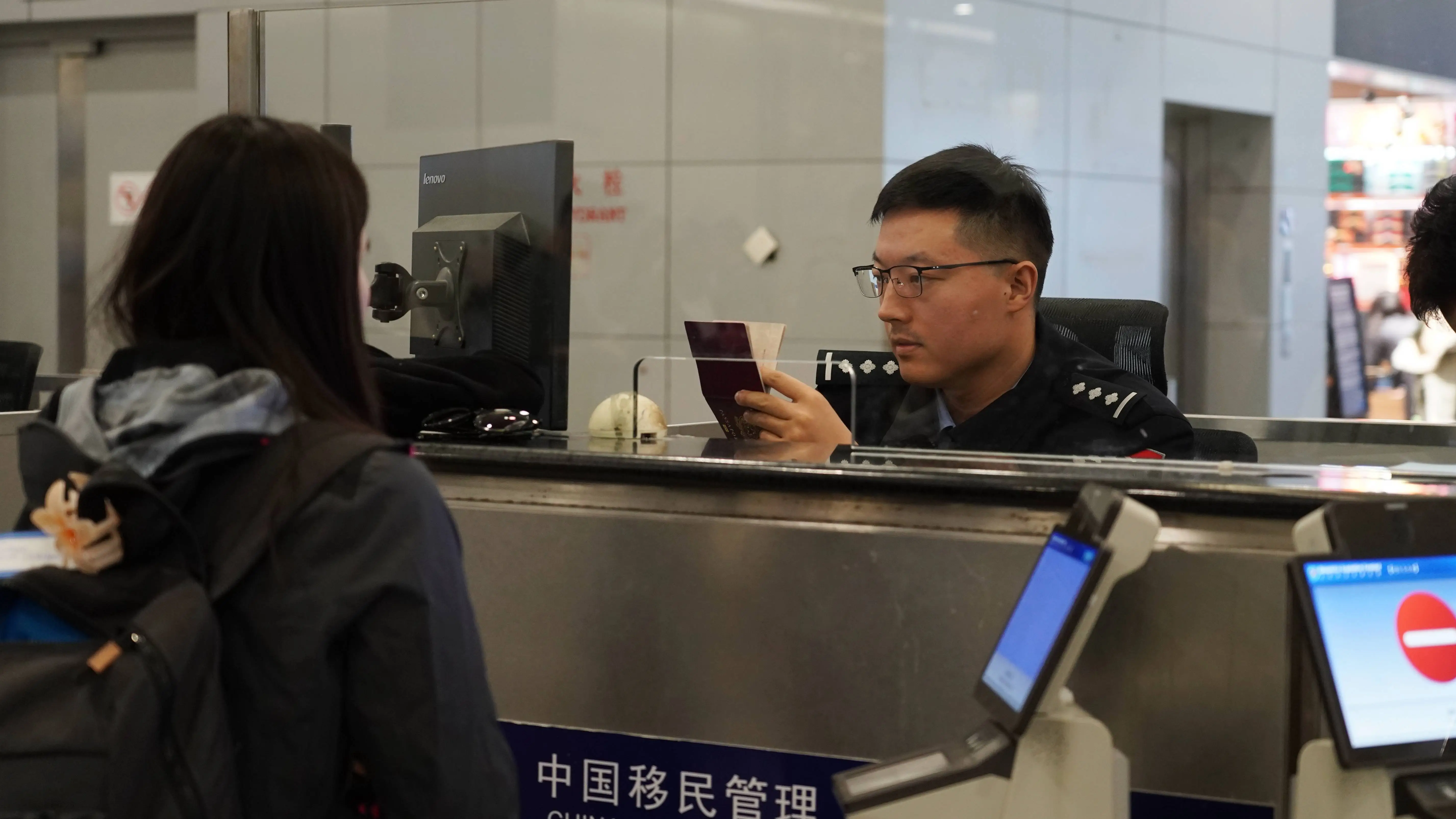 上海机场边检站创纪录！出入境人员突破3000万，外籍游客增长110%，中国旅游成全球热点  第3张