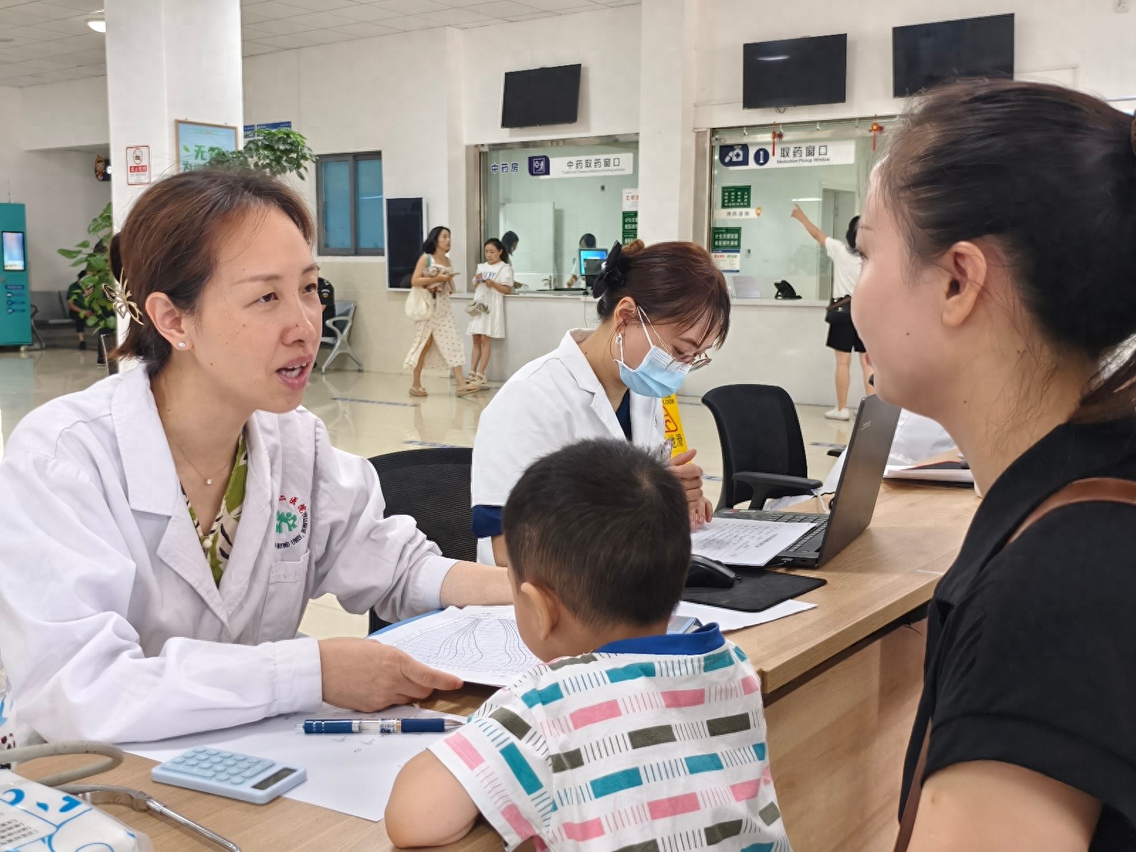 专家现场义诊，揭秘孩子生长发育的秘密，助力健康成长