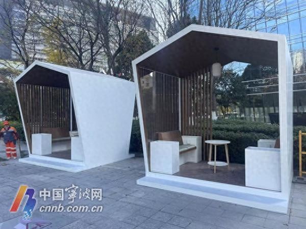 灵桥广场焕新颜：三座特色凉亭如何巧妙融合历史与现代，打造城市新地标？