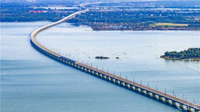 江苏交通建设冲刺年底目标：高铁里程突破2500公里，沪苏湖高铁即将通车