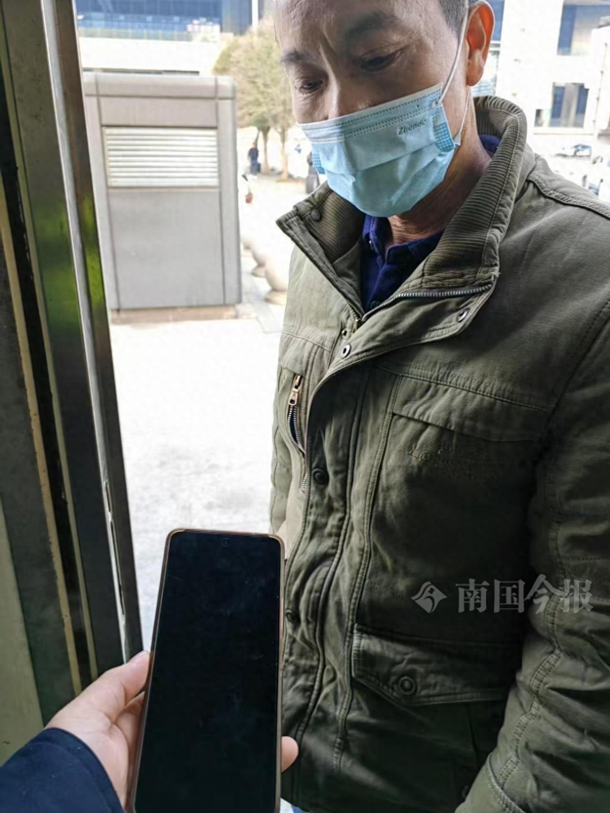 印尼学生手机遗失火车站，网约车司机与执法人员联手演绎跨国寻物记  第1张