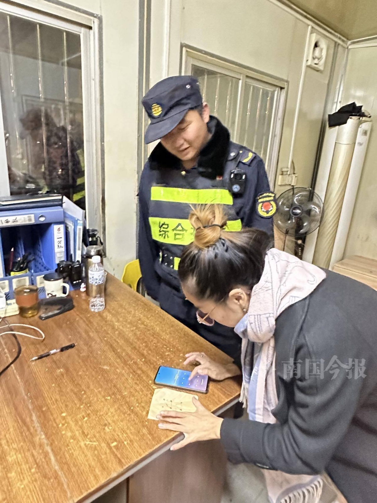 印尼学生手机遗失火车站，网约车司机与执法人员联手演绎跨国寻物记  第3张