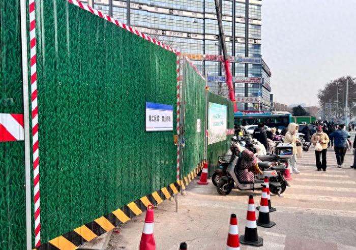 济南市中心惊现神秘施工！齐鲁医院与省中医间将建过街天桥，背后有何玄机？  第1张