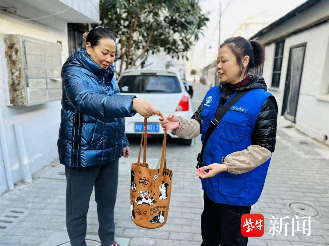 暖心！苏州热心居民与社区网格员合力，遗失棕色包包终归原主