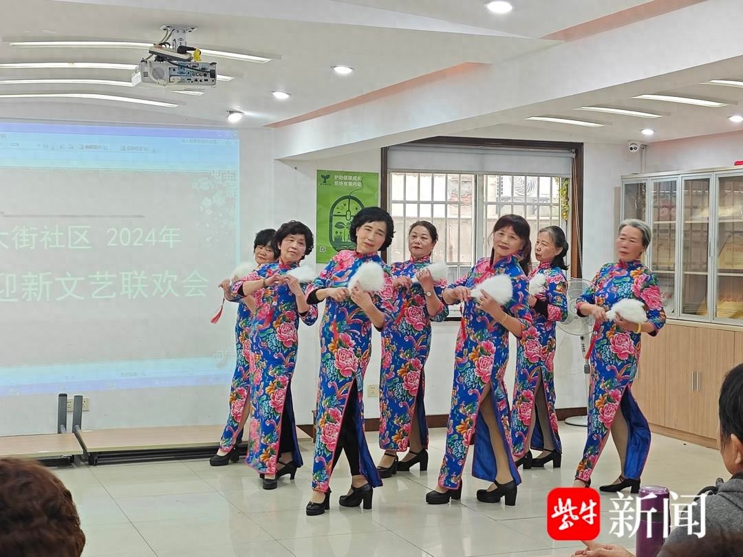 冬日暖阳下，东大街社区居民用文艺汇演迎接新年，你不可错过的精彩瞬间