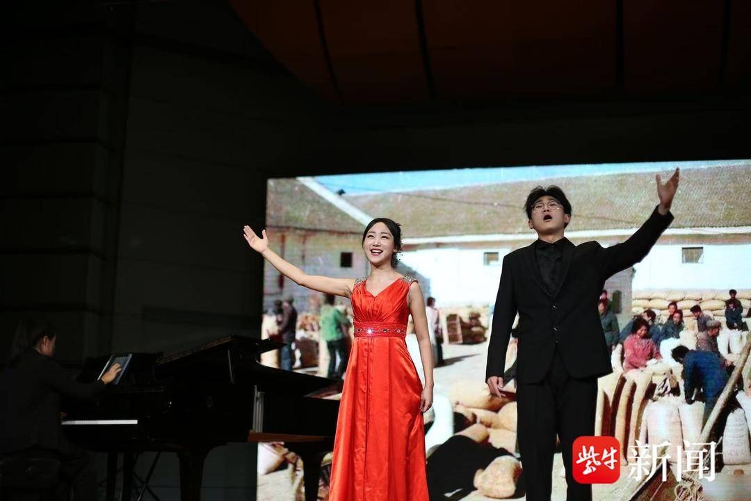 歌声里的英雄花音乐会震撼南京，经典旋律带你重温峥嵘岁月，泪目瞬间感动全场  第5张