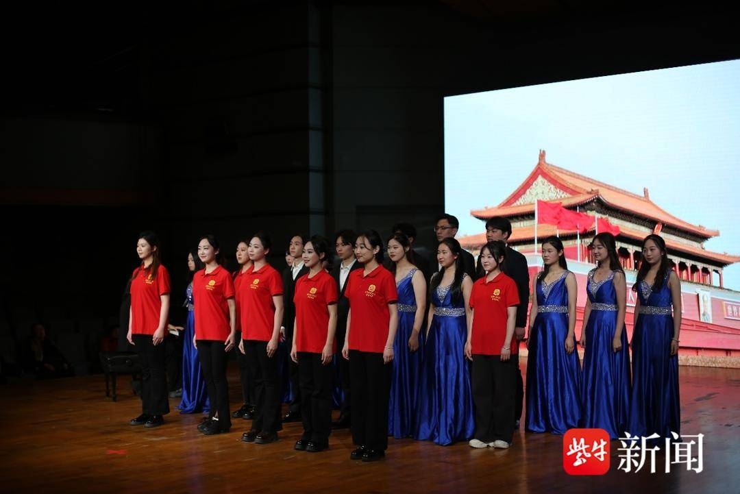歌声里的英雄花音乐会震撼南京，经典旋律带你重温峥嵘岁月，泪目瞬间感动全场  第6张