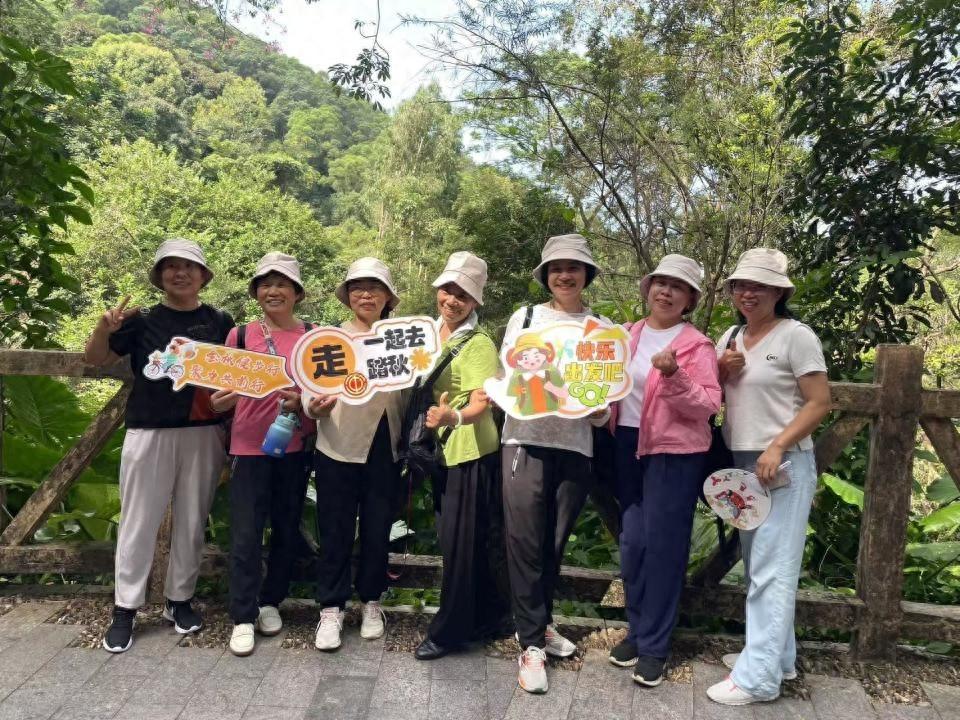 凤凰山上秋意浓，企业职工踏秋行，这场活动太精彩了