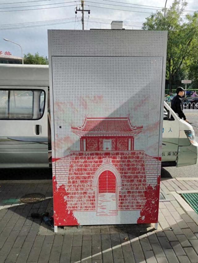 右安门街头电缆箱体华丽变身，艺术风景获市民点赞  第1张