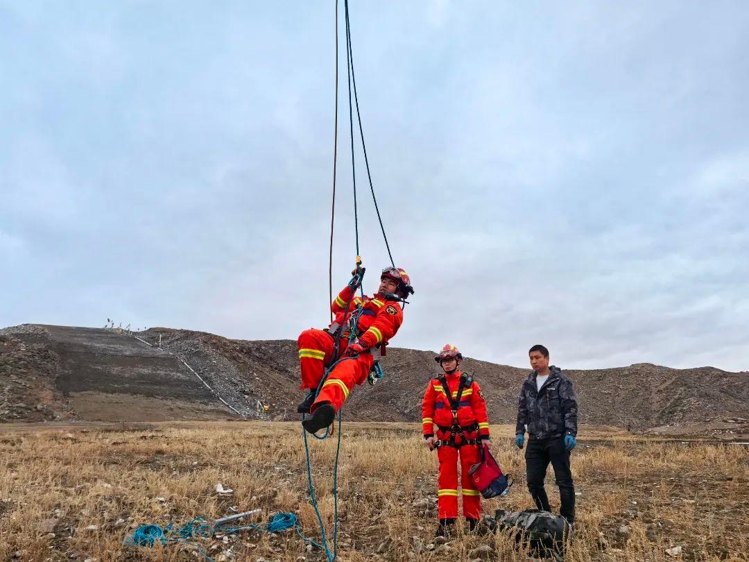 低温高空索道救援训练：为游客安全滑雪保驾护航  第4张