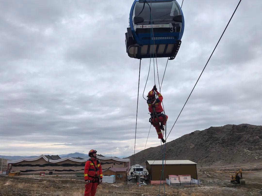 低温高空索道救援训练：为游客安全滑雪保驾护航  第5张