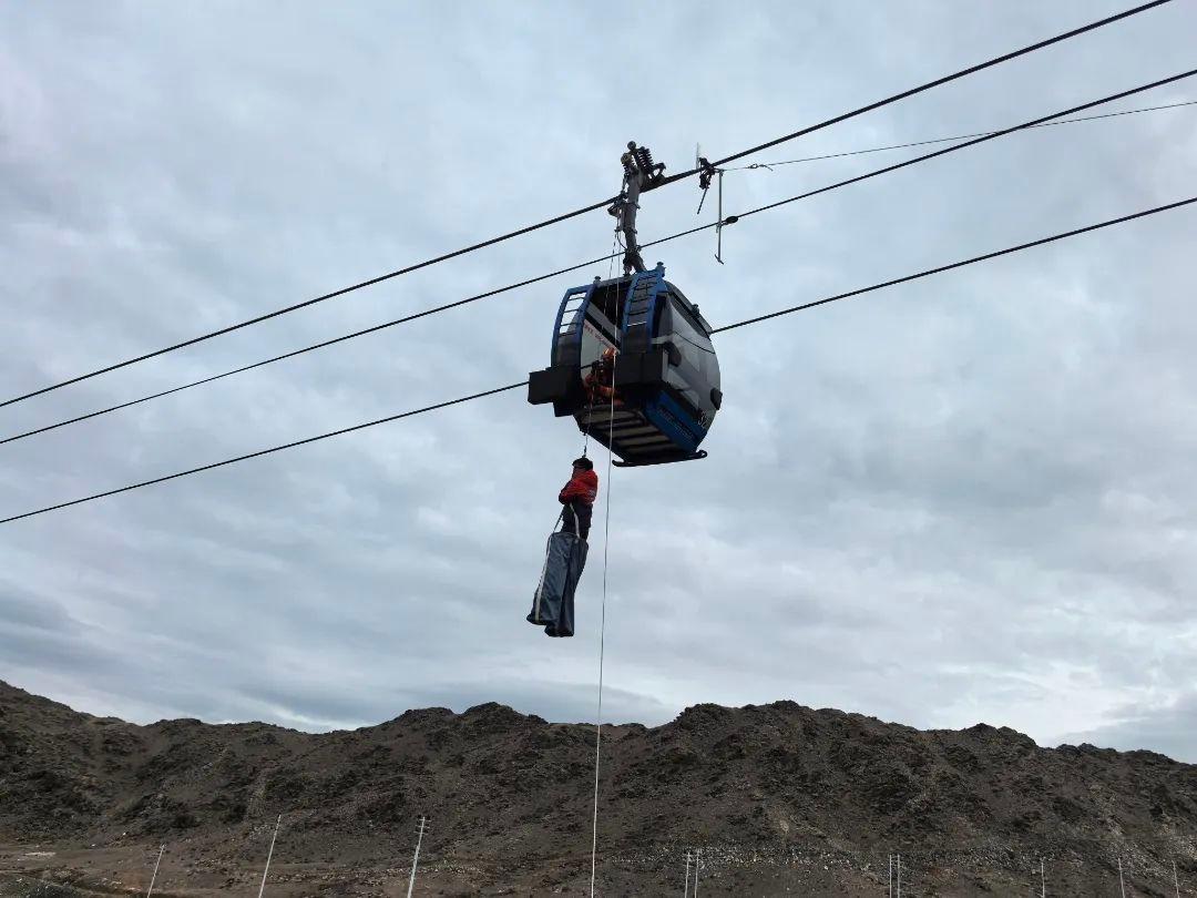 低温高空索道救援训练：为游客安全滑雪保驾护航  第6张