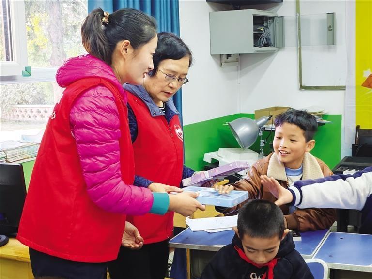 20 公里的爱心之旅，点亮山乡孩子的希望和梦想  第2张