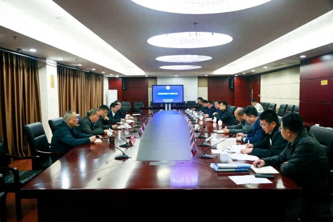 城市道路围挡乱象何时休？相关部门已出手整治  第1张