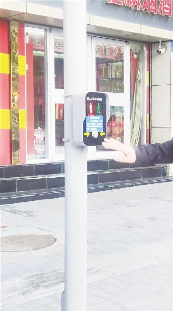 呼和浩特街头惊现神奇按钮，行人过马路再也不用担心了  第1张