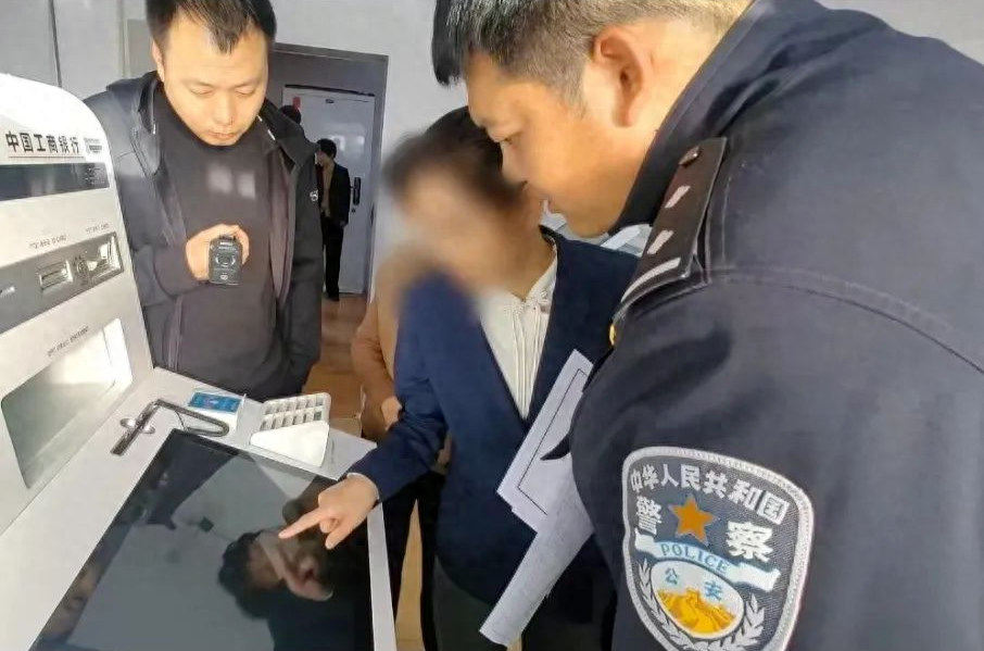 一年 365 天，警营见证悲喜，龙警故事带你感受藏蓝色的光芒  第1张