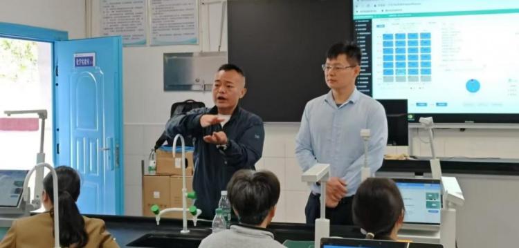 新中考制度下，荷塘区理化生实验考试培训活动成功举行  第4张