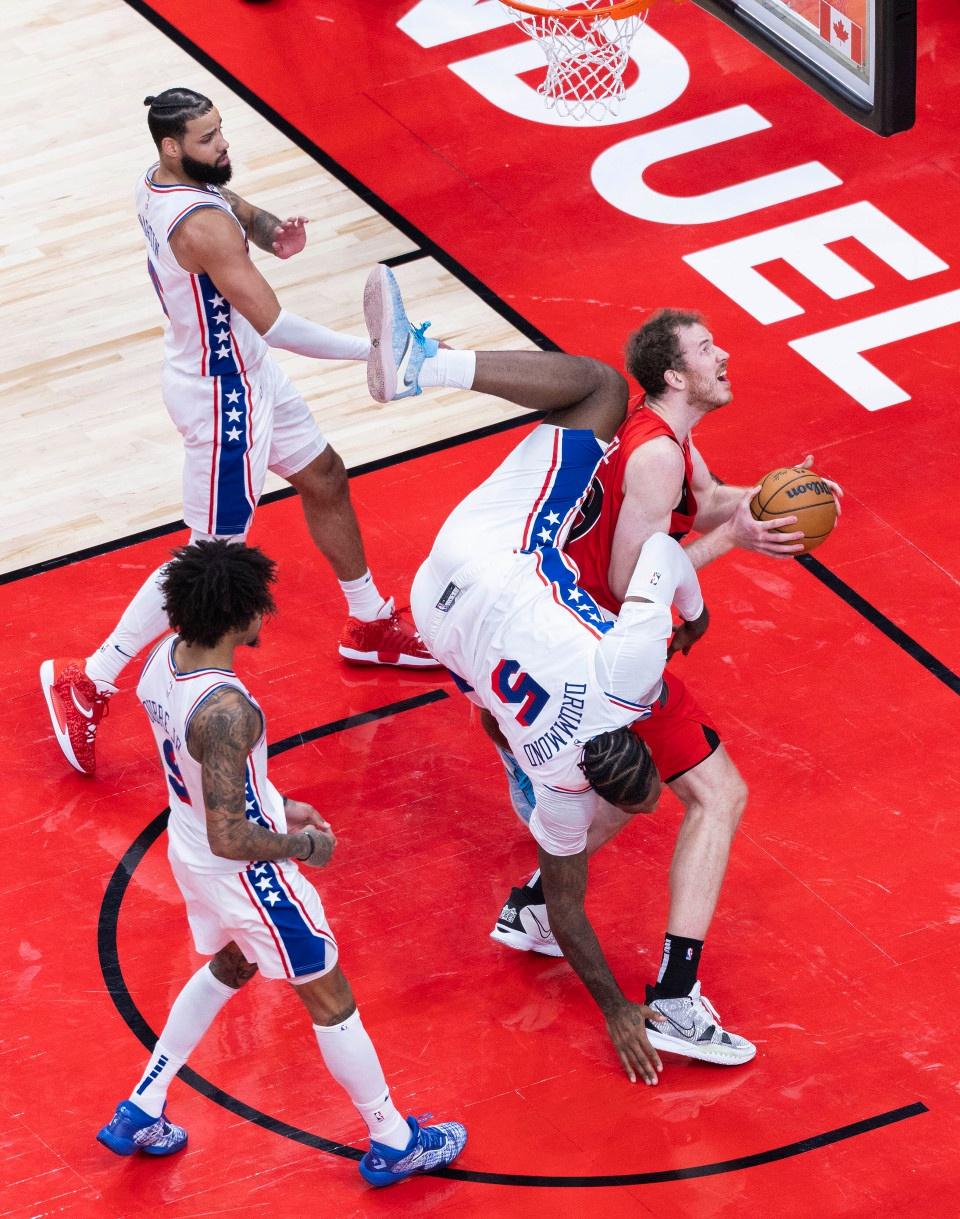 NBA 常规赛猛龙队 115 比 107 战胜 76 人队，精彩瞬间不容错过  第8张
