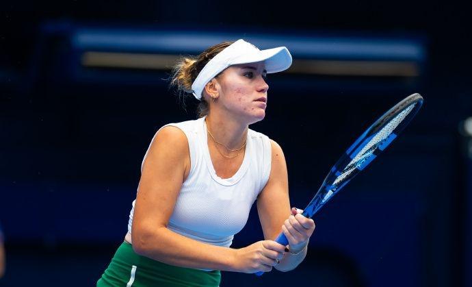 中国金花郑钦文 2 比 0 完胜施耐德，时隔两年再进 WTA500 东京站决赛  第2张