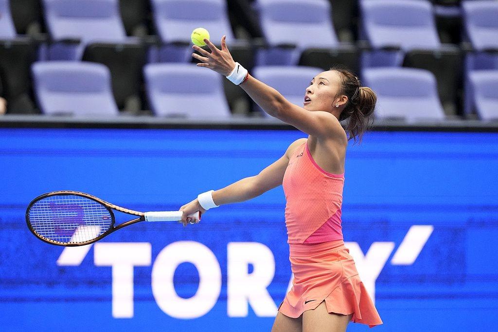 中国金花郑钦文 2 比 0 完胜施耐德，时隔两年再进 WTA500 东京站决赛  第3张