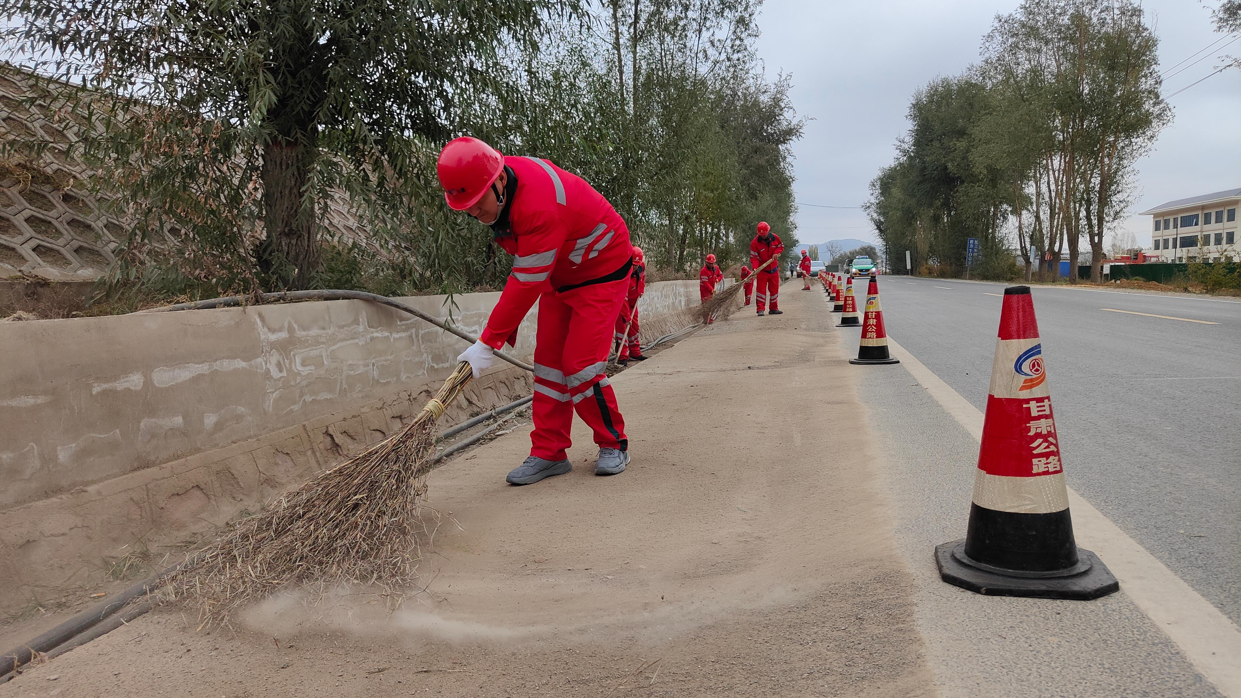 定西市安定公路段全力打造安全畅通公路环境，你知道他们都做了什么吗？  第4张