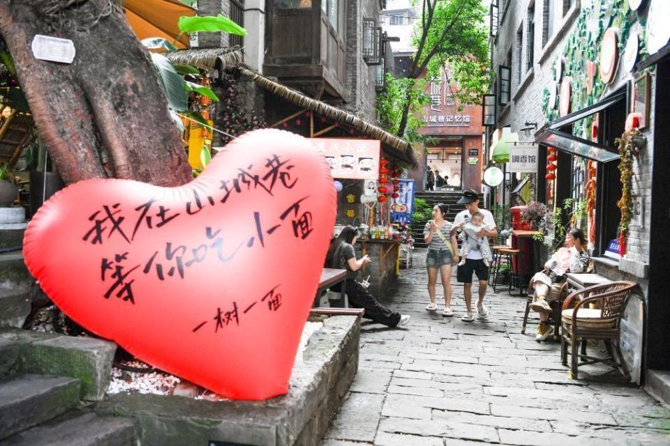 重庆山城巷：从棚户区到打卡区，70 年变迁，完美保留熟悉亲切的感觉  第2张