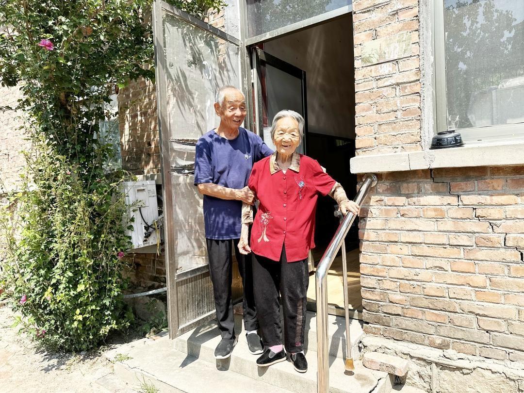 60 年!他竟照顾了 4 个家庭,背后的原因令人动容 第2张 60 年!他竟照顾了 4 个家庭,背后的原因令人动容 第2张