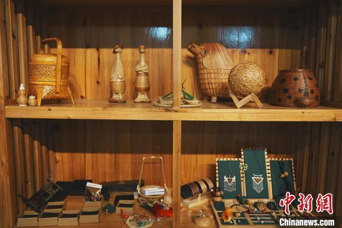 非遗传承人杨杜娟：传统竹编与现代饰品的完美结合，你见过吗？  第3张