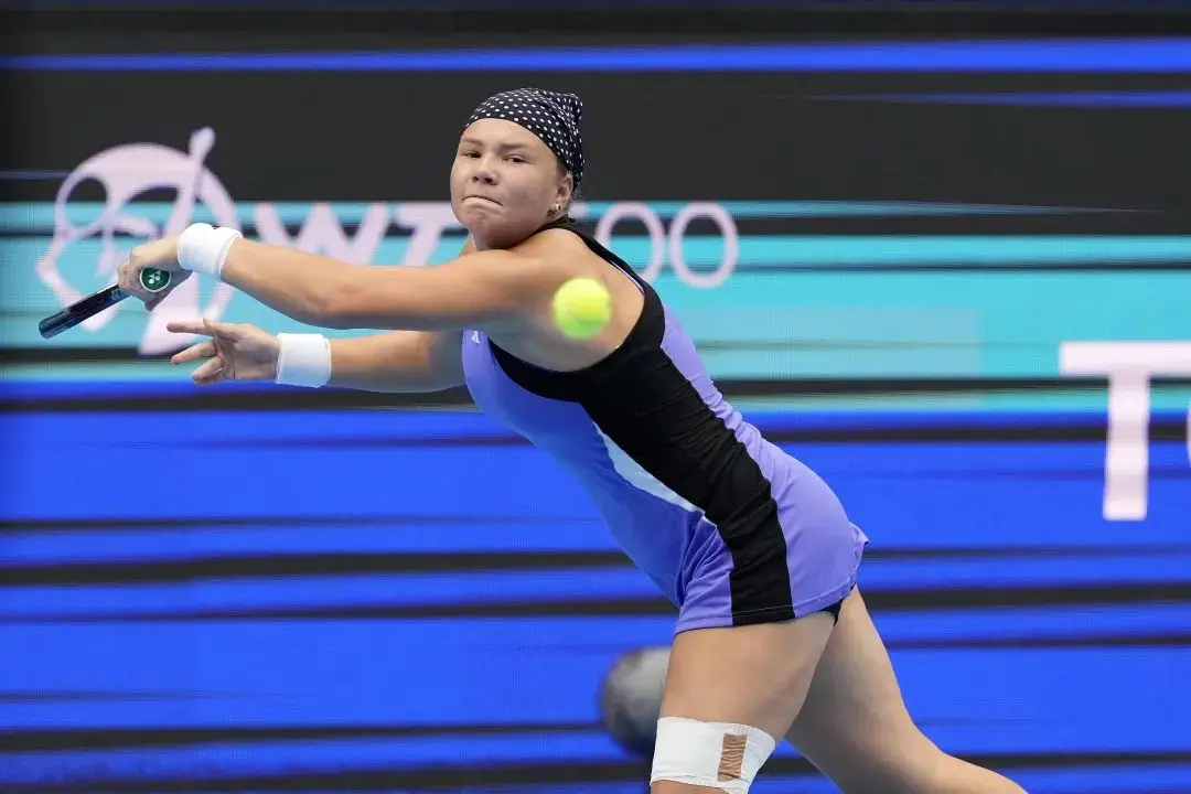 WTA500 东京站半决赛：郑钦文 2 比 0 施耐德，职业生涯第二次晋级决赛  第2张