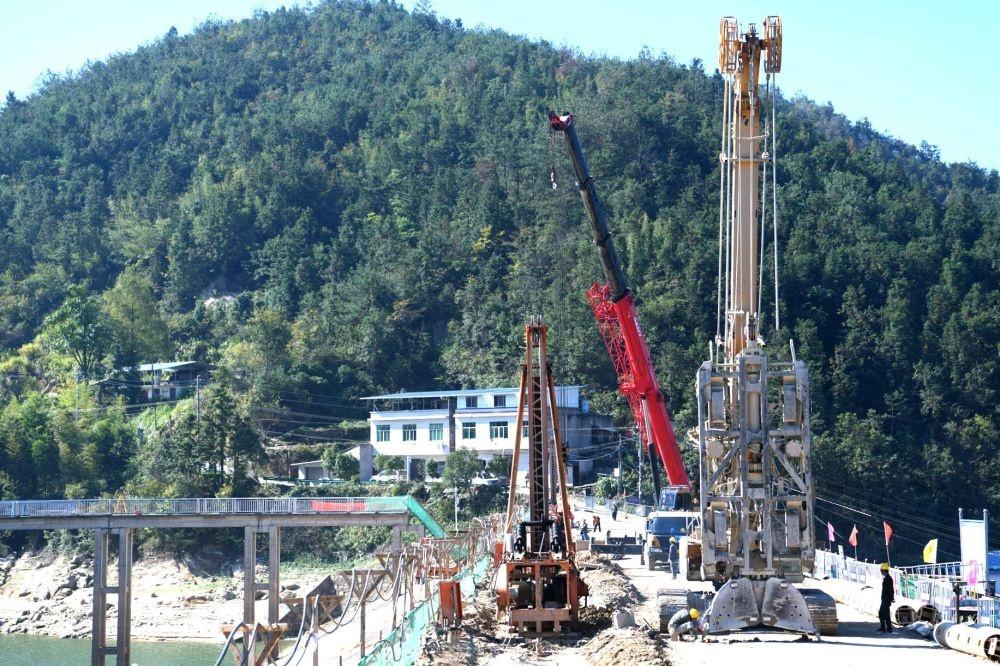 2024 年 10 月 25 日，湖北一水库除险加固工程正在紧张施工  第4张