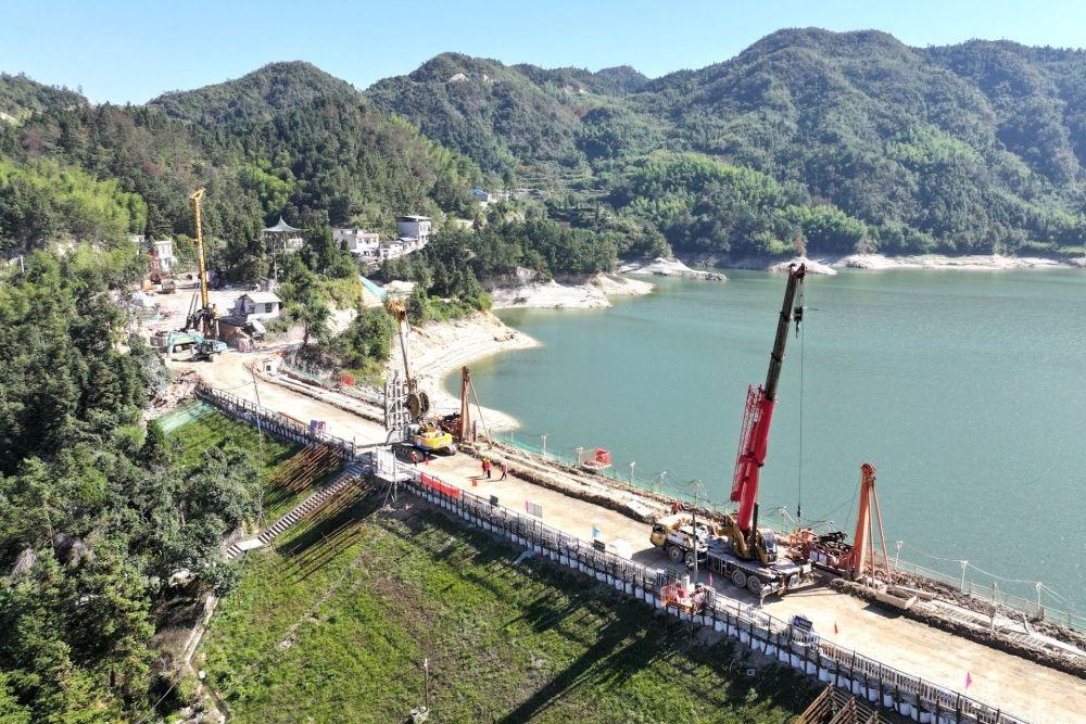 2024 年 10 月 25 日，湖北一水库除险加固工程正在紧张施工  第5张