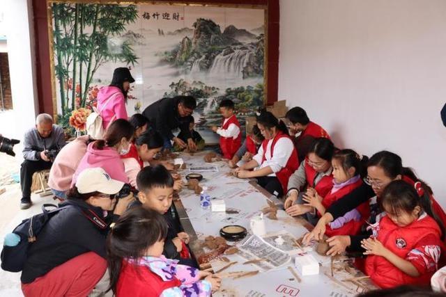 滨州三河湖田小丫中小学生研学营地：大表哥摔泥巴，让孩子们重拾童年乐趣  第2张