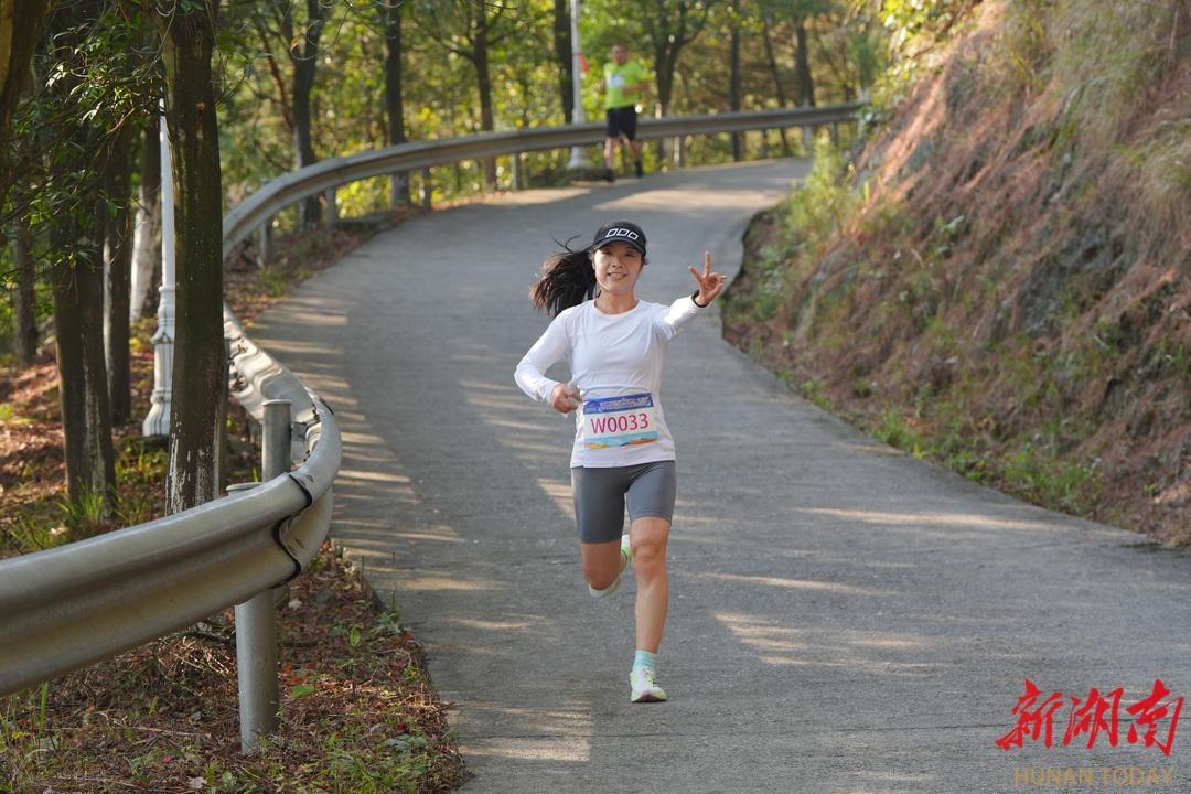 2000 人齐聚湖南，登山赛冠军花落谁家？  第4张