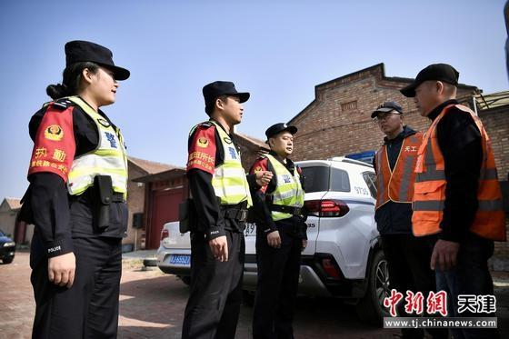 警惕！铁路沿线烧荒动火，危及行车安全  第2张