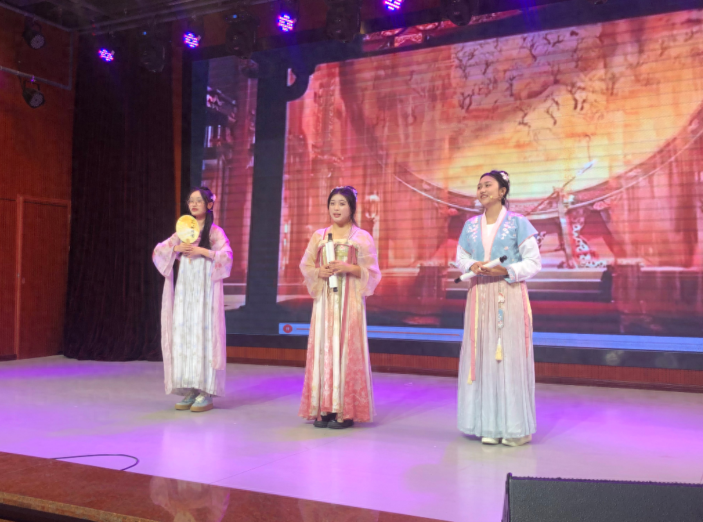 你绝对没见过！西安高校诗词吟诵吟唱大会，诗意长安，震撼来袭  第1张