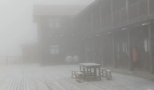 太白山下雪啦！西安今日有雨，最低气温仅 7℃！你准备好了吗？  第2张
