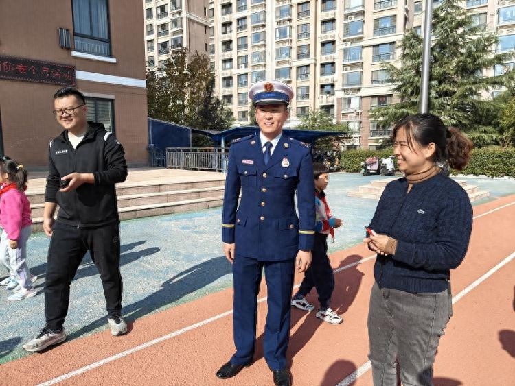国家消防救援局山东机动队伍进校园，亮点多到爆  第1张