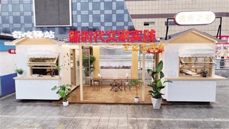 南陵街头健康小屋‘大变身’，为何居民直呼搞得好？  第1张