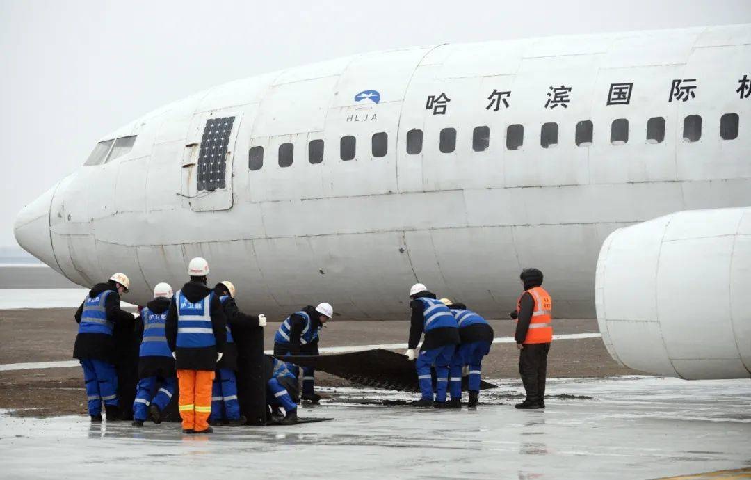 惊！哈尔滨机场演练遇劫机：跑道起火旅客紧急撤离  第5张