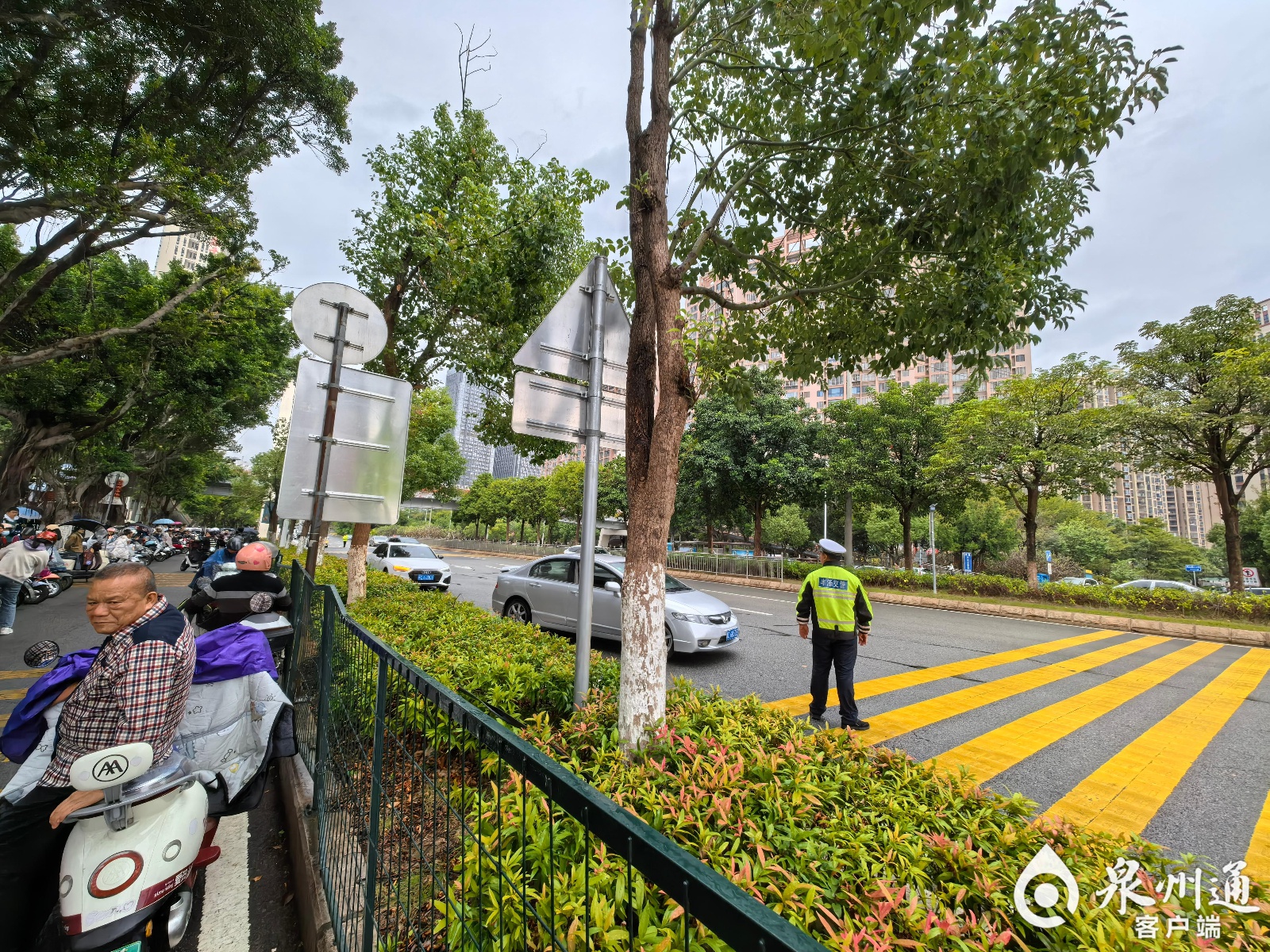 惊！校门口路段新规试行，首日违停54部背后的故事  第2张