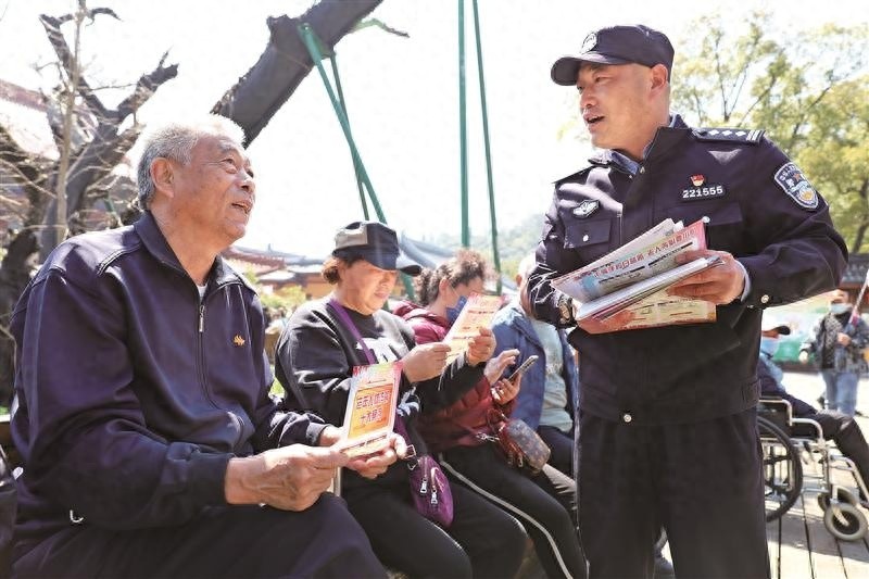 从警三十年！他创新反诈宣传，到底有多牛？