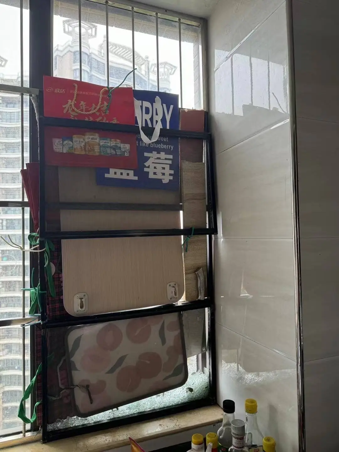 惊！玻璃像鼓皮一样变形，海口市民经历了什么？  第2张