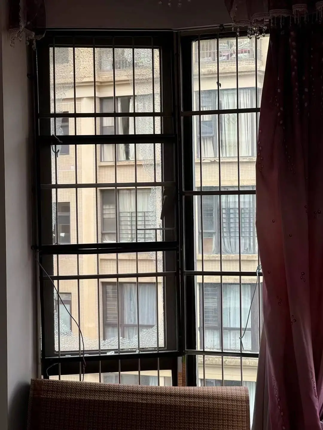 惊！玻璃像鼓皮一样变形，海口市民经历了什么？  第3张