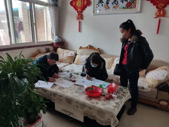 临洮县残联下乡：上门为残疾者办证，解决急难愁盼  第1张