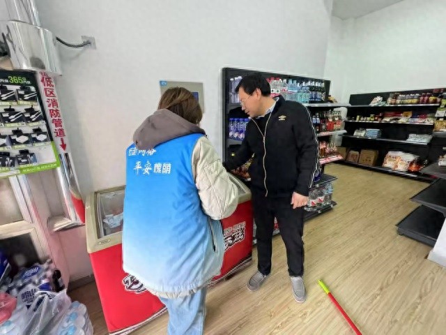 裕园社区网格员为门前五包责任制‘冲锋陷阵’，他们做了啥？  第1张