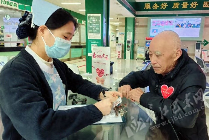 惊！巴东县人民医院新举措，让老人就医有爱无碍