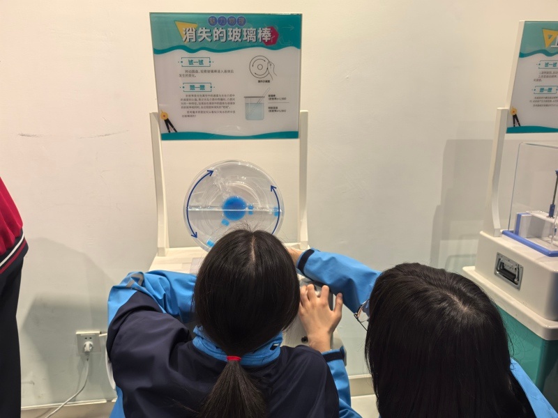 惊！枝江科技馆临时展厅现‘团宠’机器狗，还能这样？  第2张