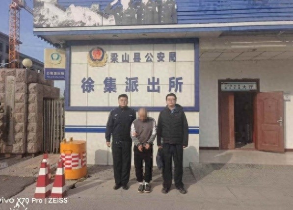 深夜惊魂！济宁大货车电瓶连环被盗，警方雷霆出击锁定神秘面包车